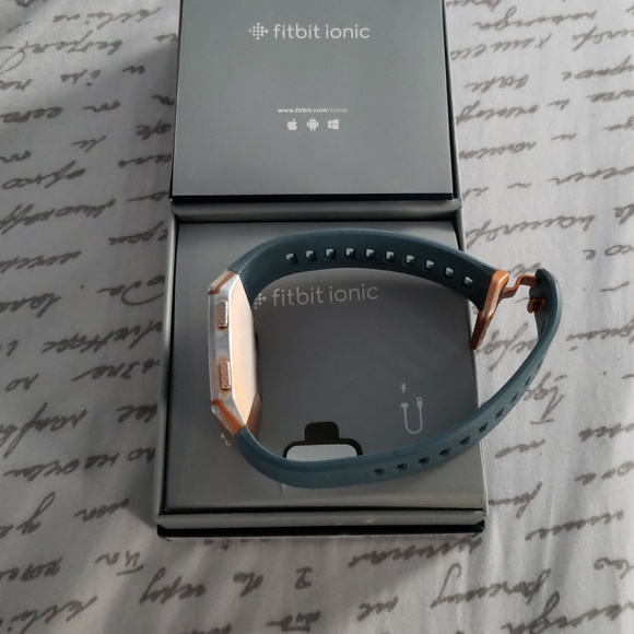 Fitbit Ionic - Picture 4 of 6